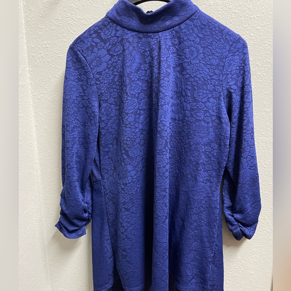 Women’s small Susan Graver blue 3/4 sleeve mock neck floral top